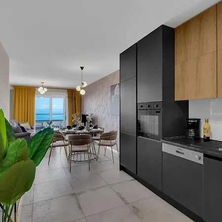 Luxury Mirage Макарська