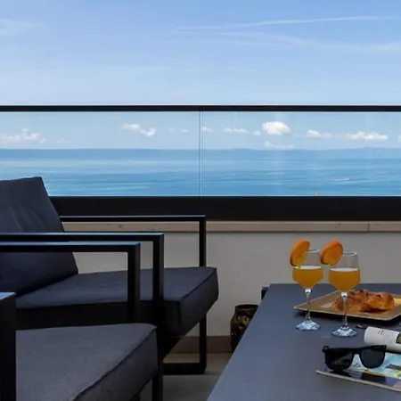 Апартаменты Luxury Mirage