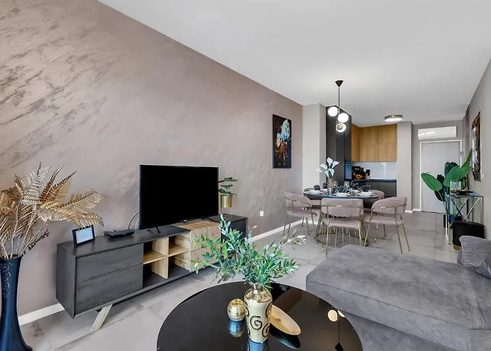 Luxury Mirage Apartment *