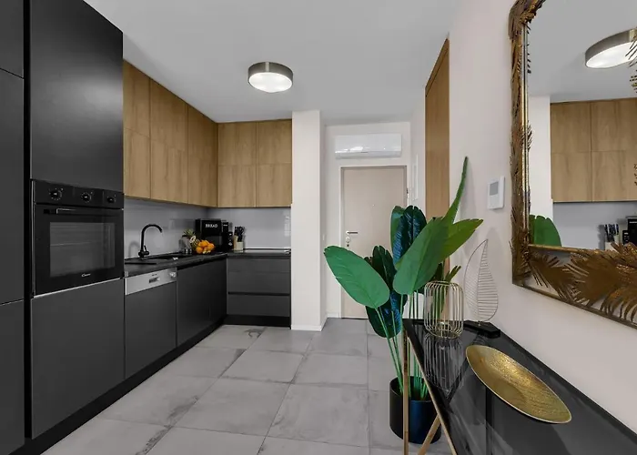 Luxury Mirage Apartment